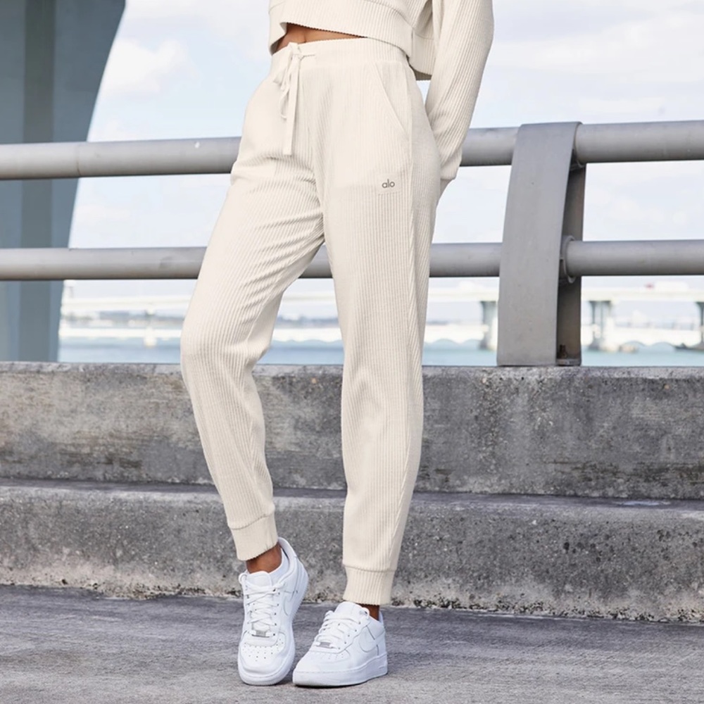 Alo Muse Sweatpants - Small / Ivory